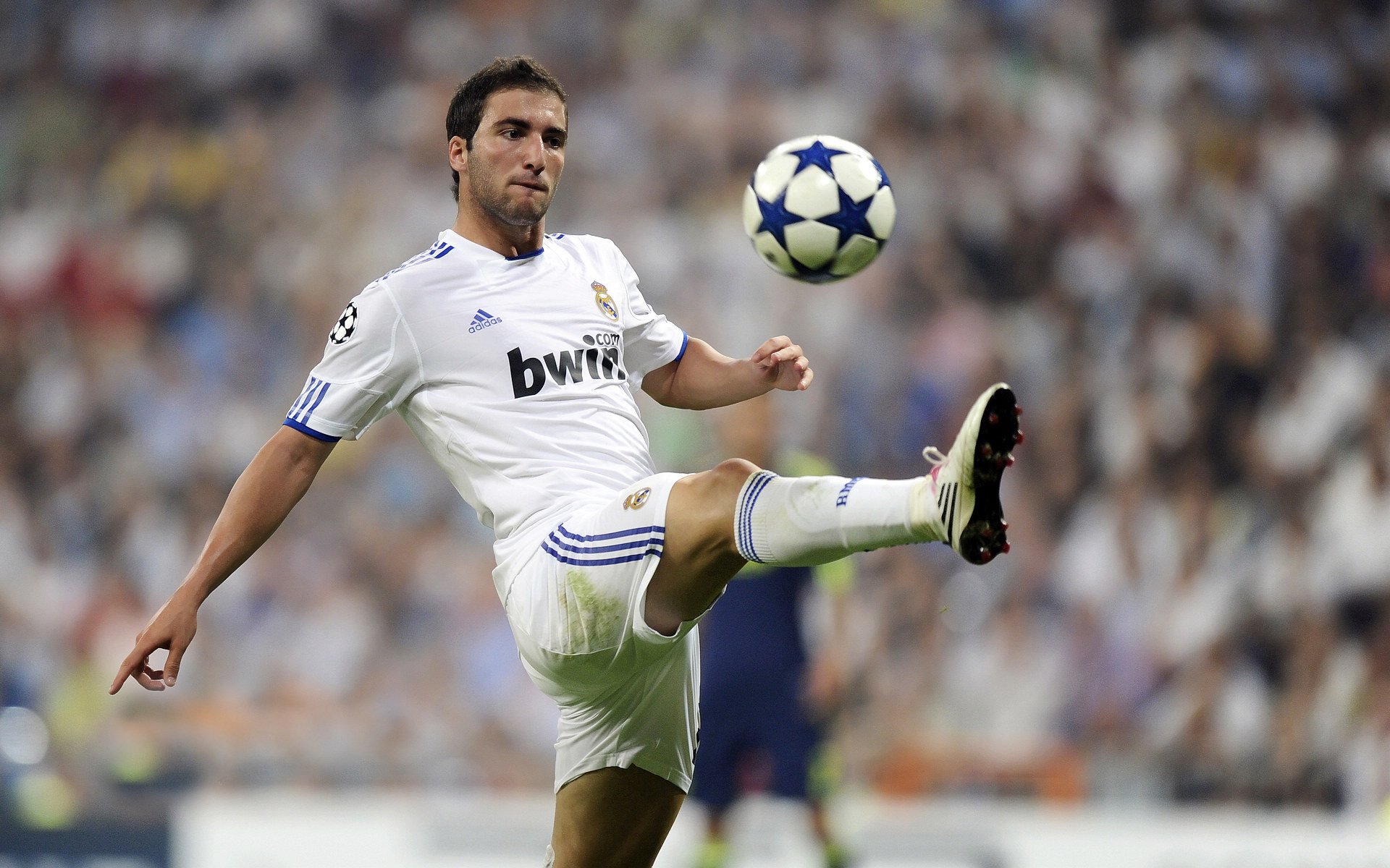 博卡后卫失位频繁,防线吃紧,博卡的主场是哪个球场